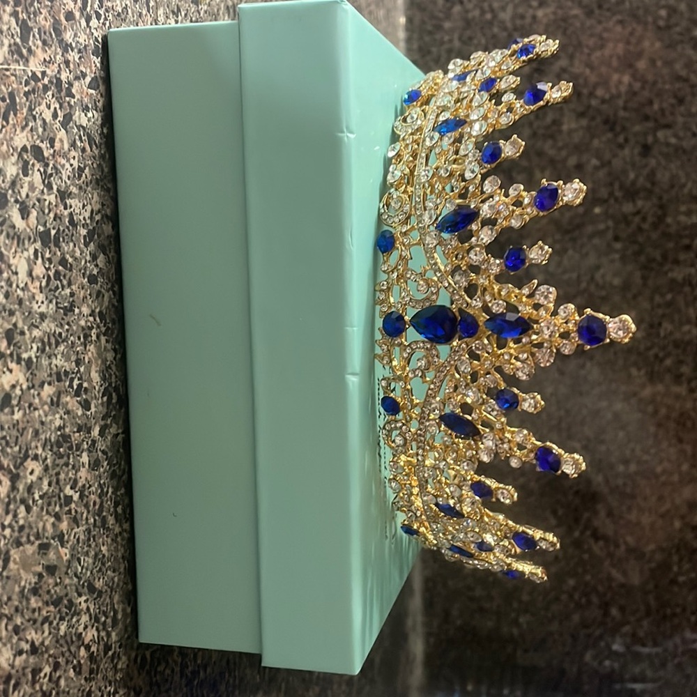 A dark blue tiara